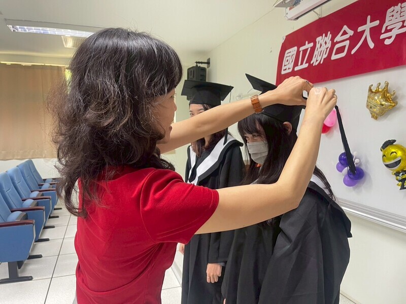 鄂貞君老師撥穗圖片