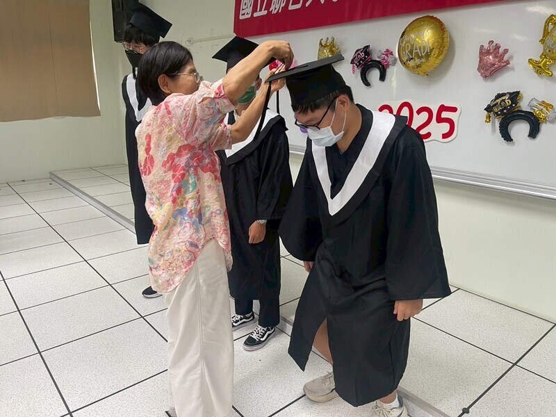 何照清班導師撥穗圖片