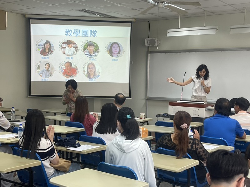系主任介紹教師圖片